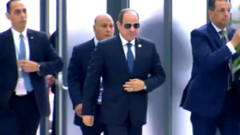 السيسي يصل نيروبي للمشاركة في قمة أفريقيا-فرنسا