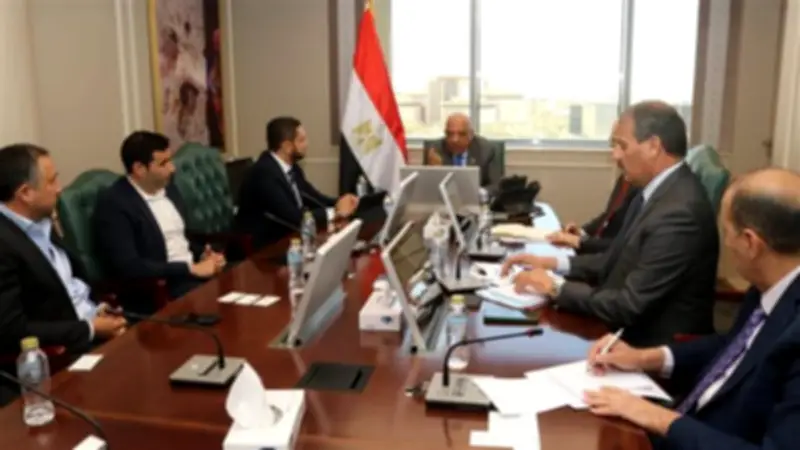 وزير الكهرباء يبحث مع تحالف شركات خطط ترشيد الاستهلاك والطاقة المتجددة