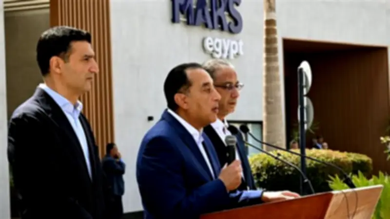 مدبولي: العدادات الكودية للمباني المخالفة التي تسرق الكهرباء والإزالة مصيرها