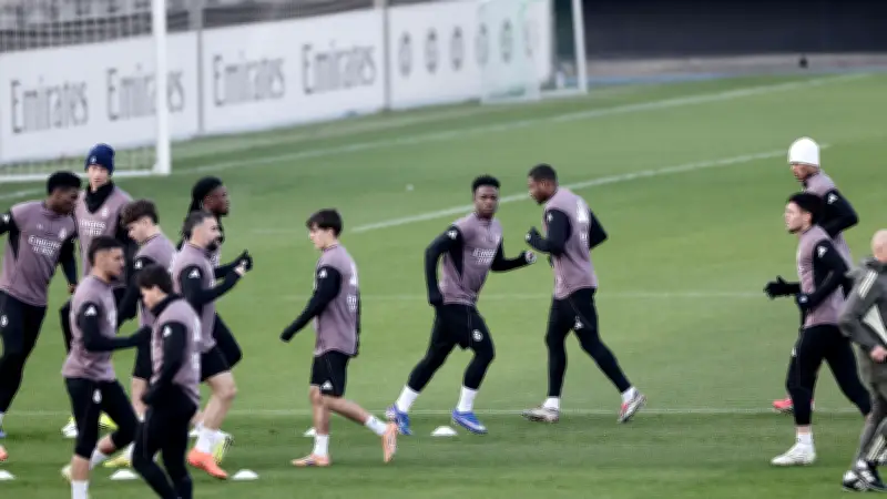 خلاف حاد بين سيبايوس وأربيلوا يهدد مستقبله مع ريال مدريد