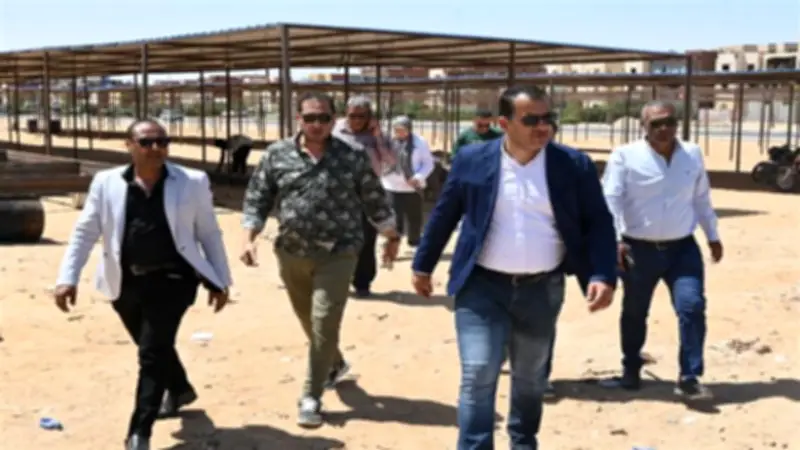 رئيس العاشر من رمضان يتفقد أسواقاً حضارية جديدة لنقل الباعة الجائلين