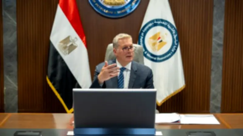وزير البترول يبحث تسريع تنمية الغاز بالبحر المتوسط مع شل وبتروناس
