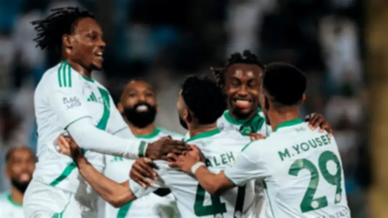 أهلي جدة يتقدم على التعاون بهدف في الشوط الأول بالدوري السعودي