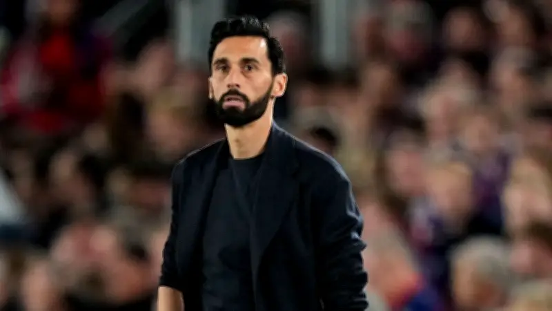 ألفارو أربيلوا وحيدًا في عاصفة ريال مدريد الإعلامية