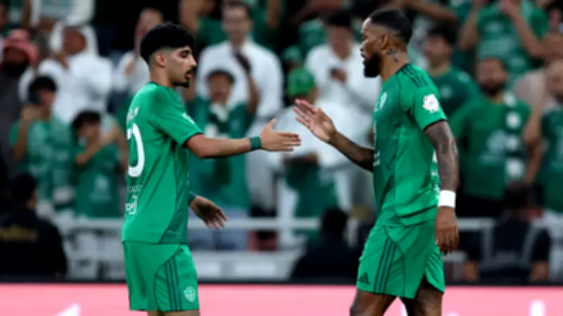 الأهلي يهزم التعاون بهدفين ويقدم هدية للاتحاد في دوري روشن