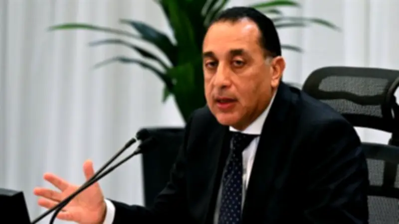 مدبولي يفتتح مصنعين ويشيد بطفرة الصناعة وكفاءة الشباب المصري