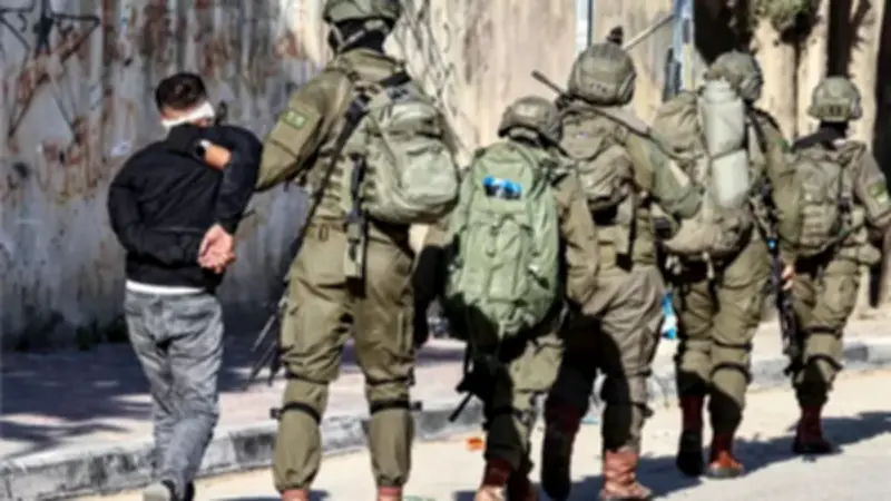 الاحتلال يضيق على المصلين في الأقصى ويعتقل فلسطينيين بالضفة