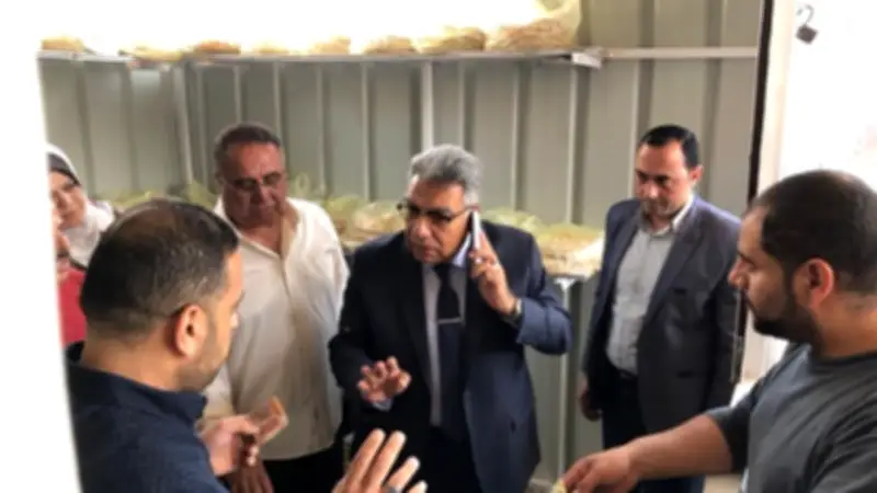 محافظ الدقهلية يتفقد منافذ بيع الخبز المدعم في أجا والمنصورة