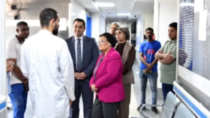نائب وزير الصحة توجّه بتوسيع العيادات المتنقلة بقنا ومواجهة زواج الأطفال