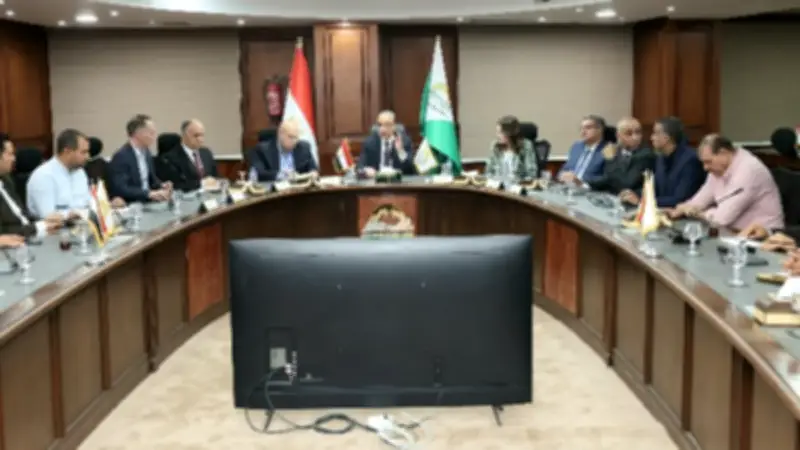 محافظ الجيزة يلتقي رؤساء الأحياء ويؤكد: خدمة المواطن أولوية قصوى
