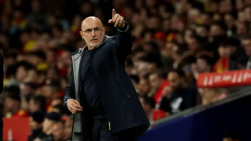 دي لا فوينتي يفتح النار على ريال مدريد: فالفيردي وتشواميني ومورينيو