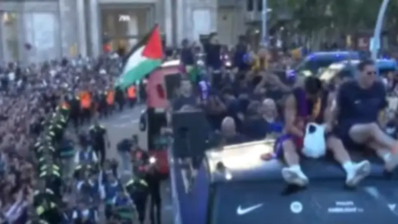 فليك يعلق على رفع يامال علم فلسطين: لا أفضل هذه التصرفات