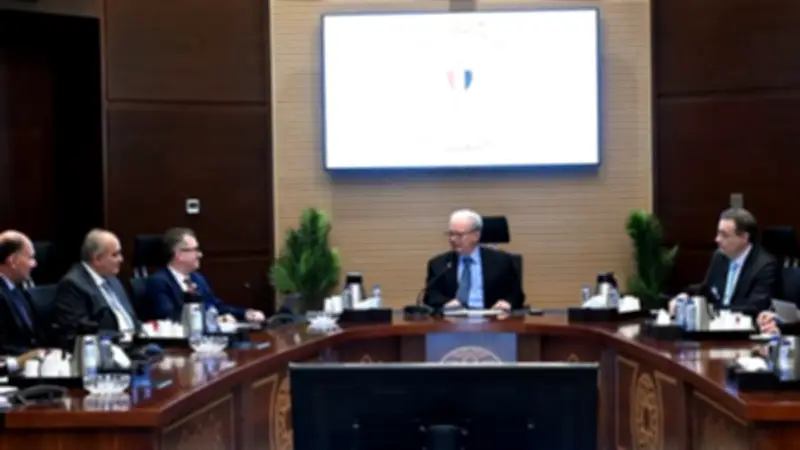 الحكومة تبدأ إعادة هيكلة الجهاز الإداري بدراسة دمج أو إلغاء جهات