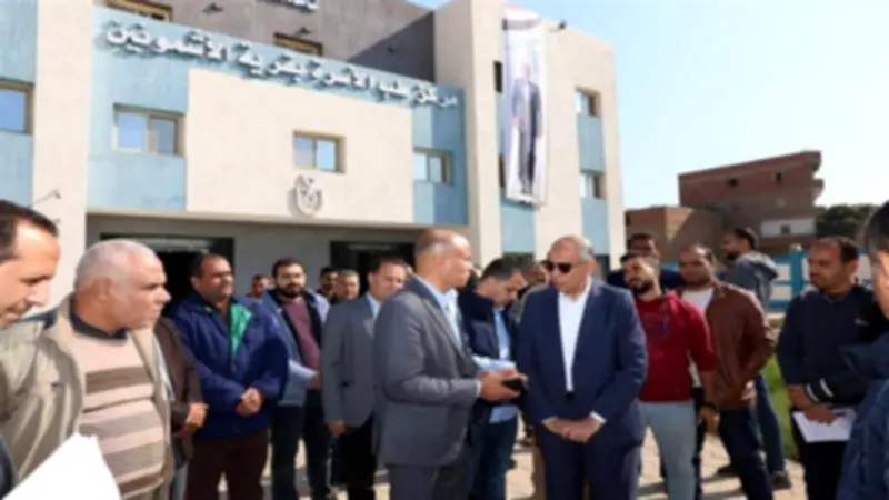 مستشار رئيس الجمهورية ومحافظ المنيا يتابعان مشروعات حياة كريمة