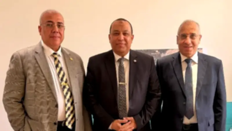 وزير النقل يجدد الثقة في قيادات المترو والمونوريل لمواصلة التطوير