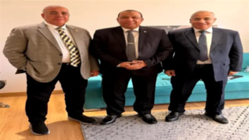 تجديد الثقة في قيادات شركة مترو الأنفاق والمونوريل