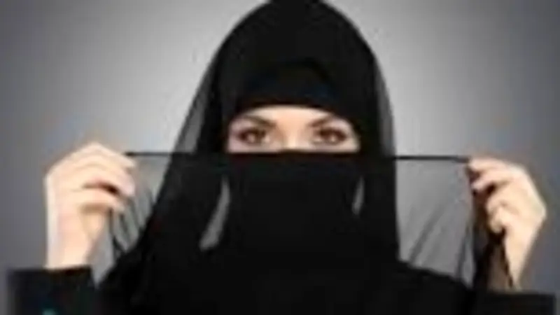 حكم لبس النقاب أثناء الإحرام في الحج والفدية الواجبة على من تفعله