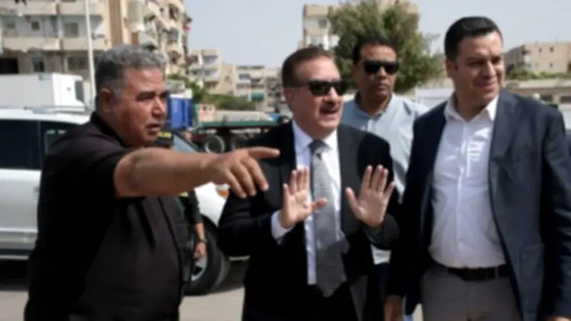محافظ بورسعيد يتفقد زراعة أشجار البونسيانا بالجبانات الجديدة بحي الزهور