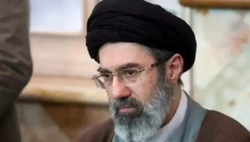 خبير إيراني: مجتبى خامنئي كان المتحكم الرئيسي في الحرس الثوري في ظل حكم والده