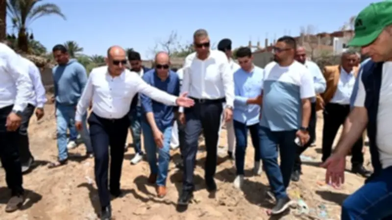 محافظ جنوب سيناء يتفقد منطقة مصيعد ويوجه بحل مشكلات المواطنين وتحسين الخدمات