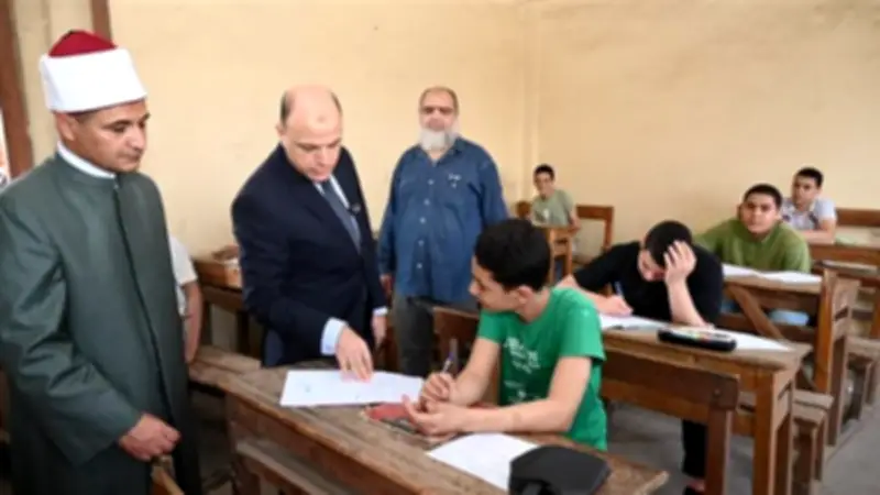 محافظ الغربية يتفقد لجان امتحانات الإعدادية الأزهرية في أول أيامها