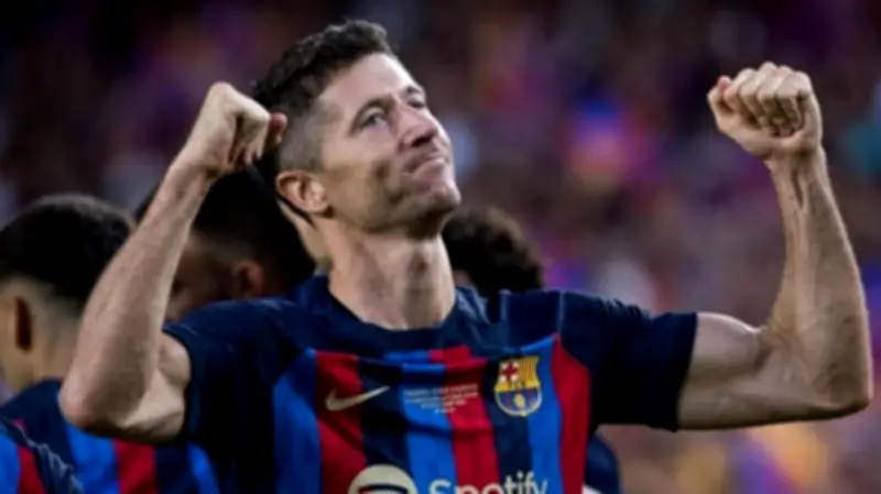 ليفاندوفسكي يقترب من الرحيل عن برشلونة والدوري السعودي الوجهة الأقرب