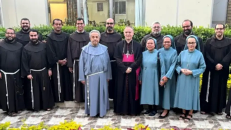 السفير البابوي بمصر يزور المعهد الإكليريكي الفرنسيسكاني بالجيزة