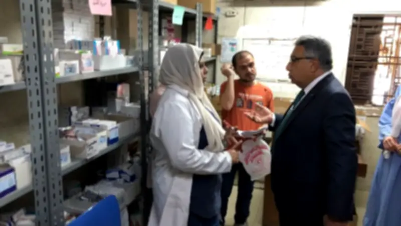 محافظ الدقهلية يتفقد عيادة التأمين الصحي ويؤكد على الانضباط والالتزام