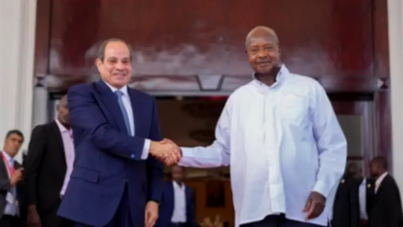 زيارة السيسي لعنتيبي ولقاء نظيره الأوغندي لتعزيز التعاون المشترك
