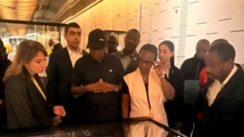 رئيس وزراء بوروندي وحرمه يزوران المتحف المصري الكبير في جولة سياحية