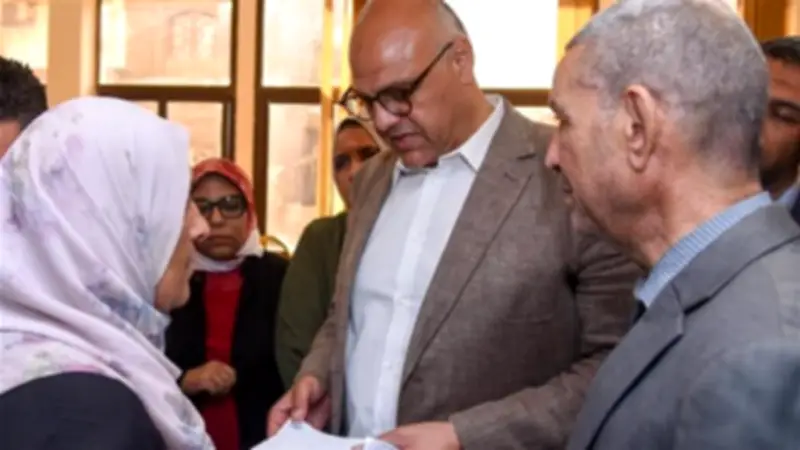 محافظ الإسكندرية يعقد لقاء جماهيريا بحي شرق لبحث شكاوى المواطنين