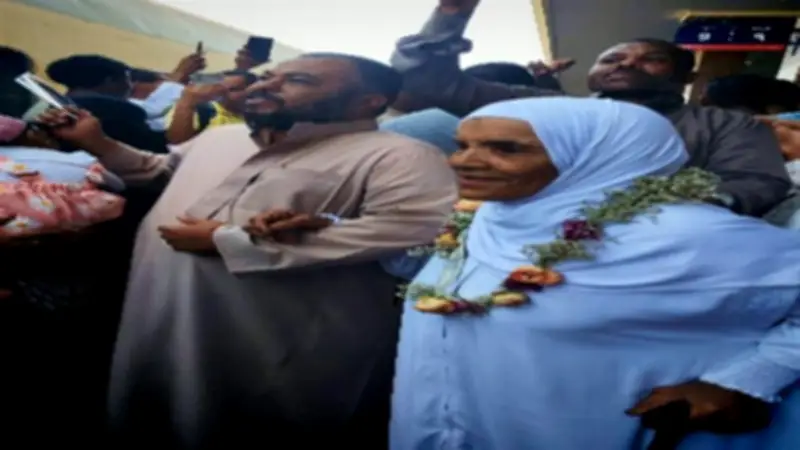 دموع وزغاريد بمحطة أسوان مع انطلاق الفوج الثاني من حجاج الجعفرية
