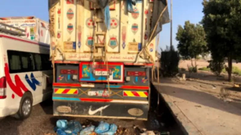 ضبط سيارة نقل تلوث طريق سفاجا الغردقة بالمخلفات في حملة مكثفة