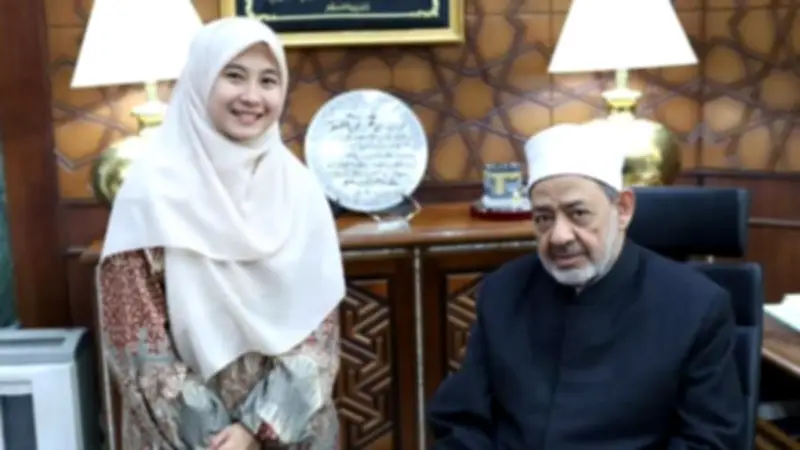 عودة الطالبة الإندونيسية ييلي بوترياني إلى الأزهر بدعم من الإمام الأكبر