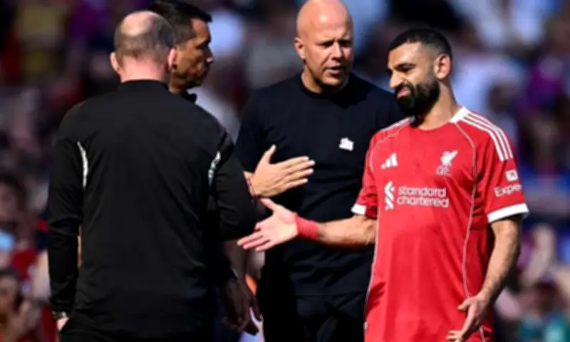 أرني سلوت يحسم موقف محمد صلاح من مباراة أستون فيلا