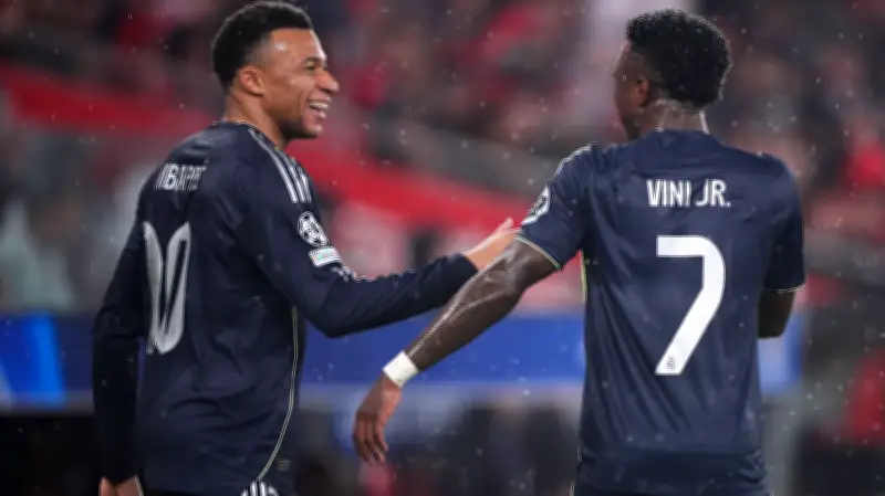 نجم ريال مدريد السابق: يجب بيع مبابي أو فينيسيوس وأنا من أنصار مورينيو