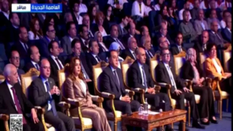 مدبولي يشهد فيلماً تسجيلياً عن جهود تطوير التعليم في احتفالية المليون رخصة دولية