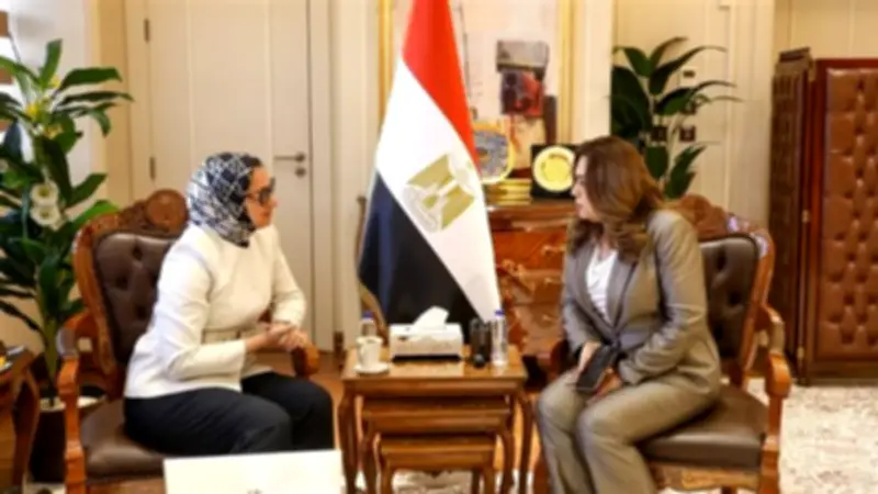 وزيرة التنمية المحلية تتابع مع محافظ الوادي الجديد ملفات التصالح والخدمات