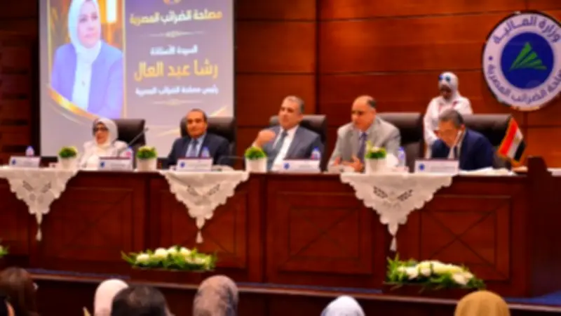 مصلحة الضرائب تكرم المتفوقين علميًا ورياضيًا من العاملين