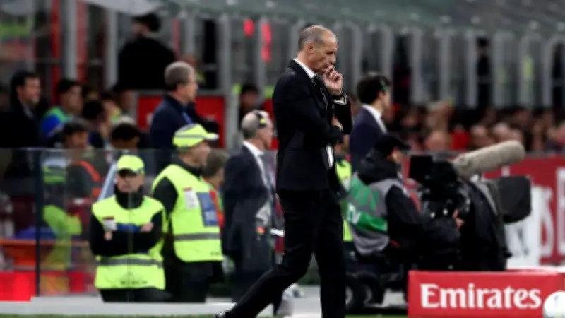 إبراهيموفيتش يفجر غضب أليجري ويدفعه للرحيل عن ميلان