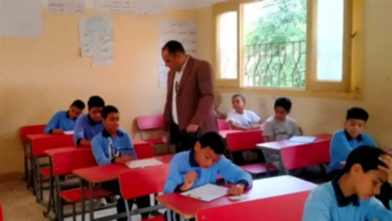 رئيس الأزهرية بالإسكندرية يتفقد لجان امتحانات الابتدائية والإعدادية