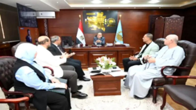 محافظ الغربية يلتقي النواب والشيوخ لبحث مشكلات الدوائر والمواطنين