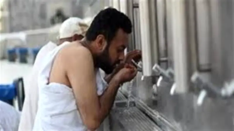 تفسير شرب ماء زمزم في المنام: بشارة شفاء وتحقيق أمنيات
