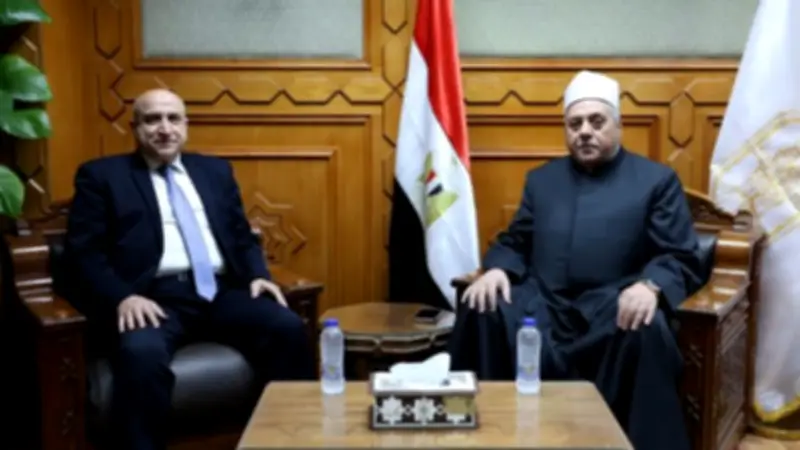 الشيخ أيمن عبد الغني يبحث تعزيز التعاون مع الجامعة العالمية بلبنان