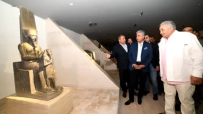 وزير السياحة يفتتح قاعة الخبيئة بمتحف الأقصر بعد تطويرها