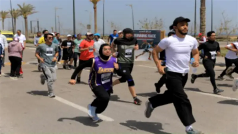 شباب المنصورة الجديدة يتنافسون في سباق عدو دعماً لمبادرة جامعة بلا تدخين