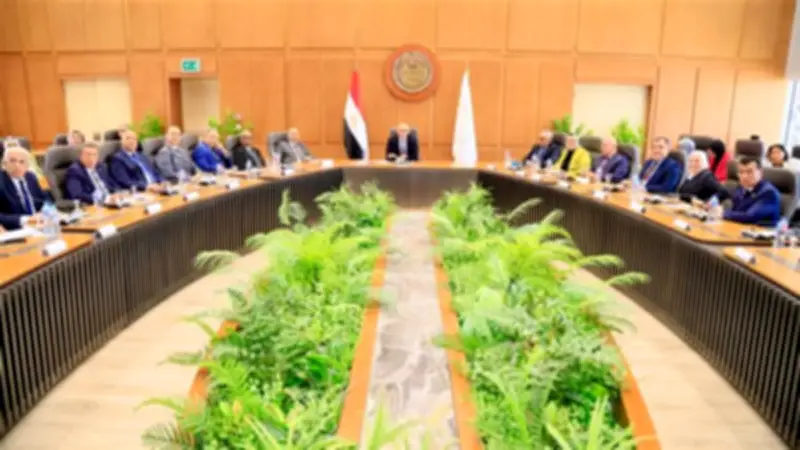 وزير التعليم يتابع استعدادات الامتحانات مع المديريات التعليمية