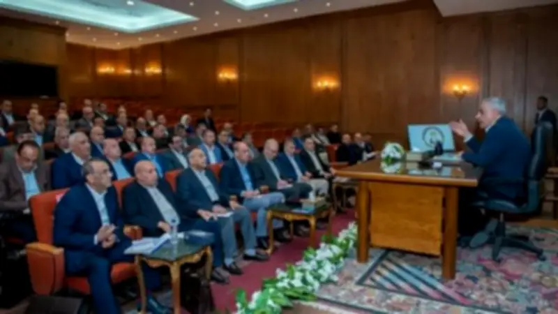 جمبلاط يوجه بتطوير نظام المكافآت في شركات الإنتاج الحربي لتحفيز العمال