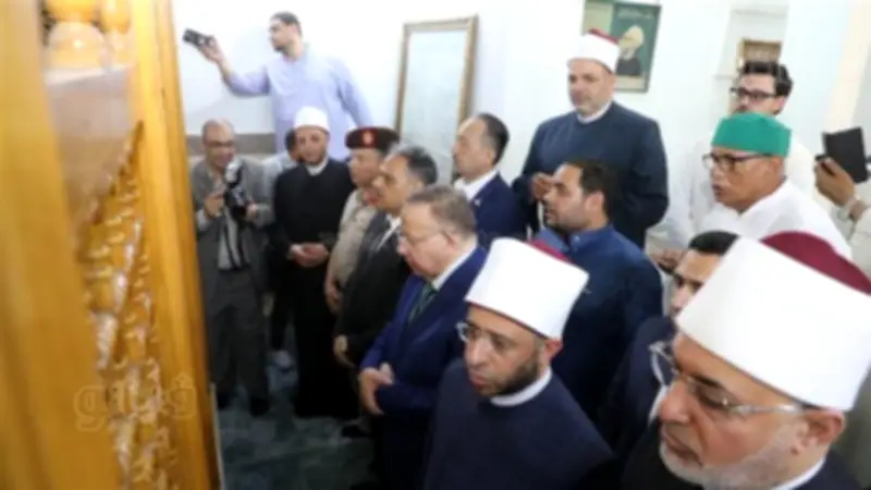 وزير الأوقاف ومحافظ الشرقية يزوران ضريح الإمام عبد الحليم محمود
