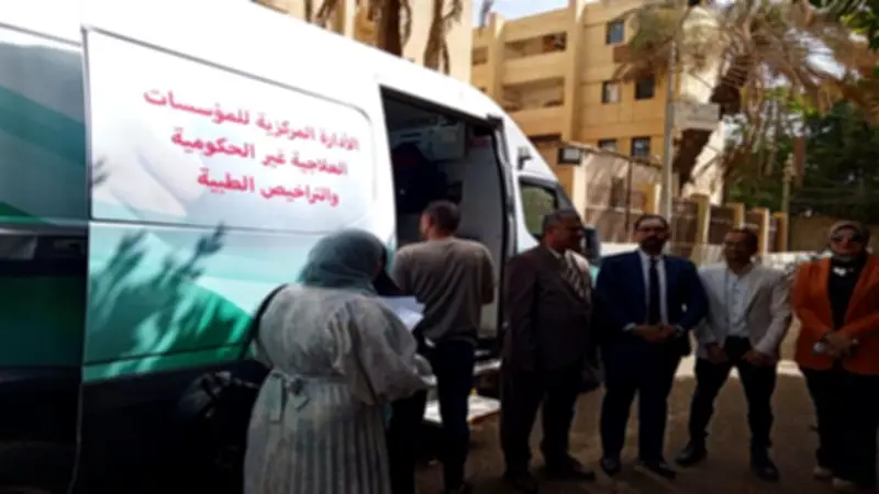 المنيا تطلق أول سيارة متنقلة لاستخراج تصاريح مزاولة المهنة للأطباء